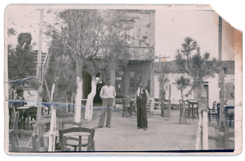 Καφέ - Εστιατόριο "Μπομπονιέρα" στην Πλατεία Ιλίου